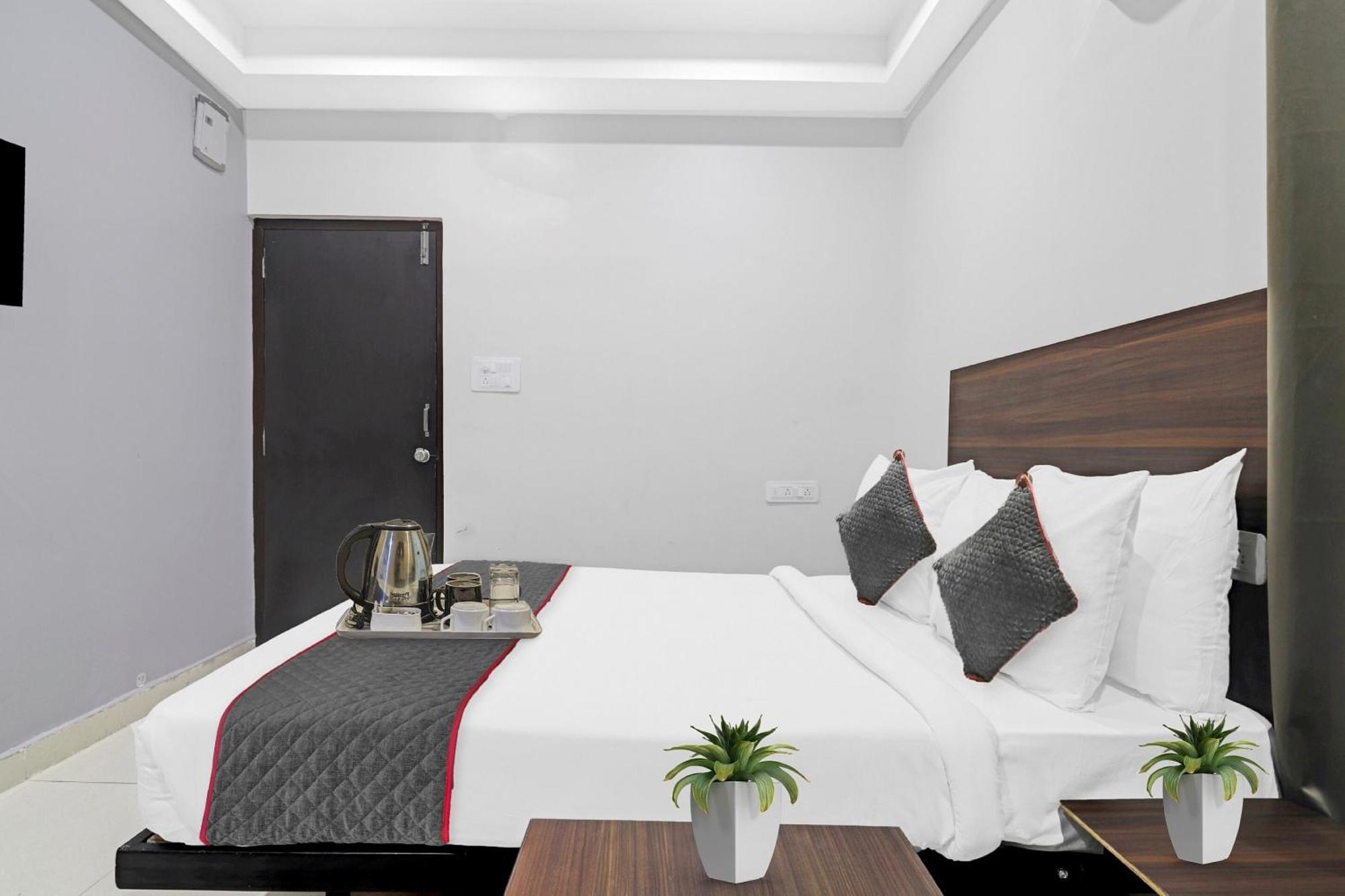 Hotel Collection O White House Near Kims Kondapur Kondapur  Esterno foto